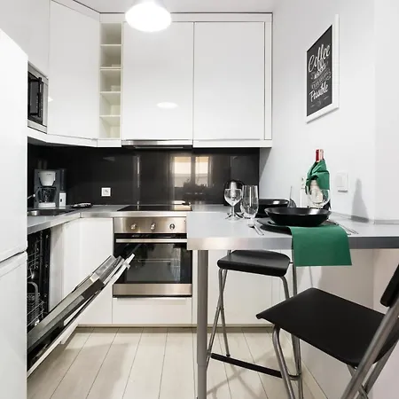 Czarnieckiego With Free Parking By Renters