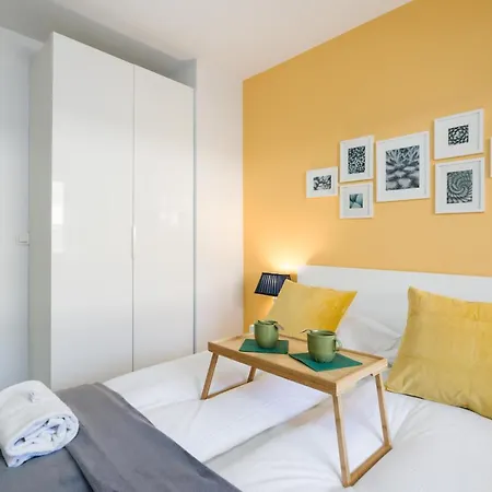 Czarnieckiego With Free Parking By Renters Poznan